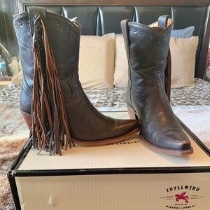 idyllwind women’s plaity please brown booties